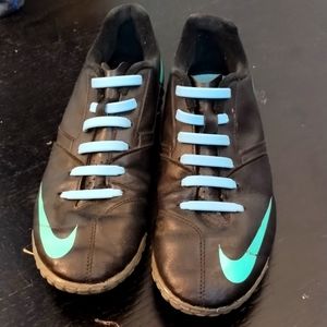Nike Youth Track Shoes Black Leather size 4